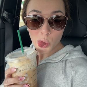 Meet your Posher, Charlotte